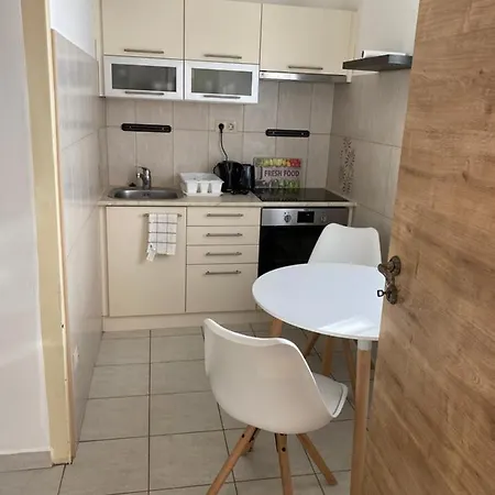Peter Apartman *